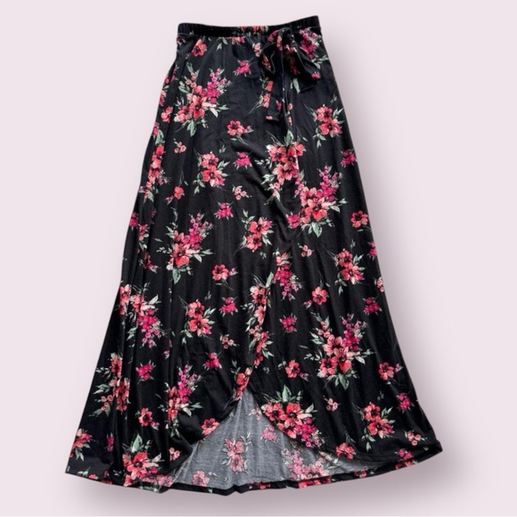Vintage Y2K Black and pink floral grunge fairy maxi skirt with tie waist - Picture 2 of 7